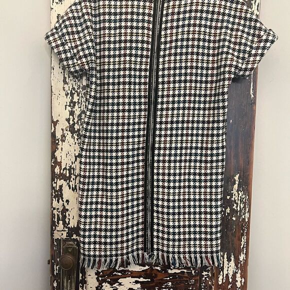 Zara women’s Houndstooth Tweed Fringe w rolled sleeves and zip back Size XS. - Picture 2 of 8